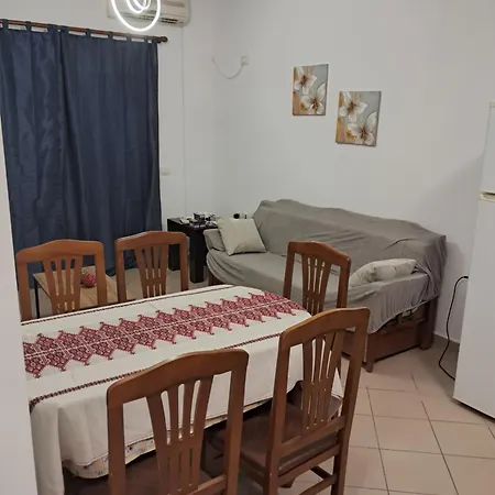 Nardi 8 * Golem (Tirana)